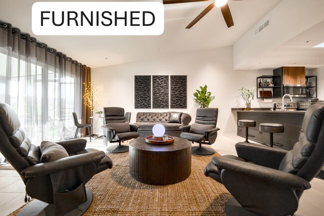 Building Photo - Golfside Villa