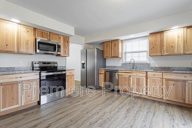 Photo - 5708 NW Raintree Ct