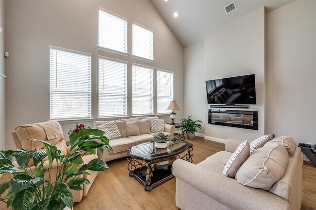 Photo - 9767 Maple Hill Ln