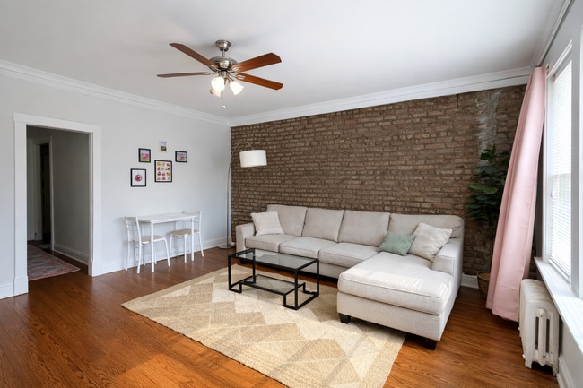 Photo - 2461 N Clark St Unidad 2