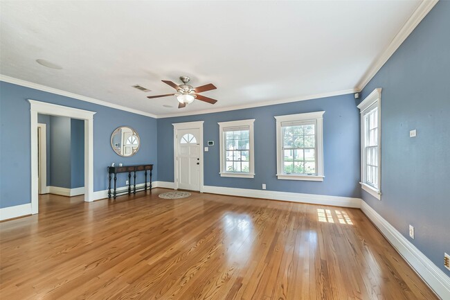 Photo - 424 W 30th St