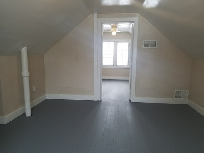 Photo - 2 Bedroom 1 Bath Bungalow in Pontiac