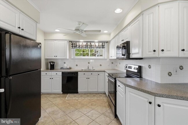 Photo - 1637 Locust St