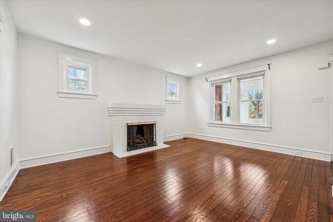 Photo - 10 W Jefferson St