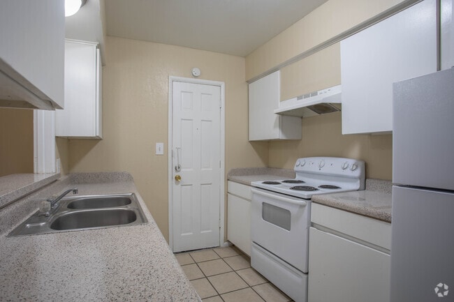 2 BR, 2 BA - 1,089 SF