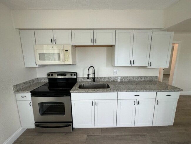 1110 16th St S Unit 1110 16th St. S, Apt. B (Upstairs)