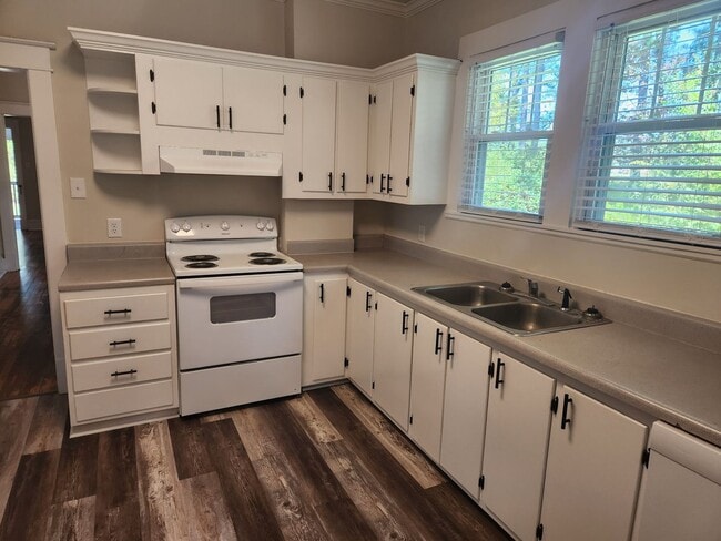 Photo - SHOWINGS UNAVAILABLE UNTIL MAY 1 2026