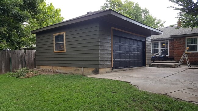 Photo - 939 N Crestway St
