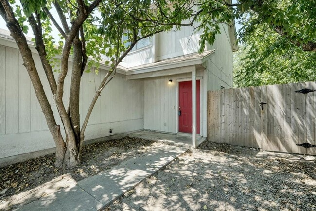 Building Photo - 6904 Deep Cir Rental