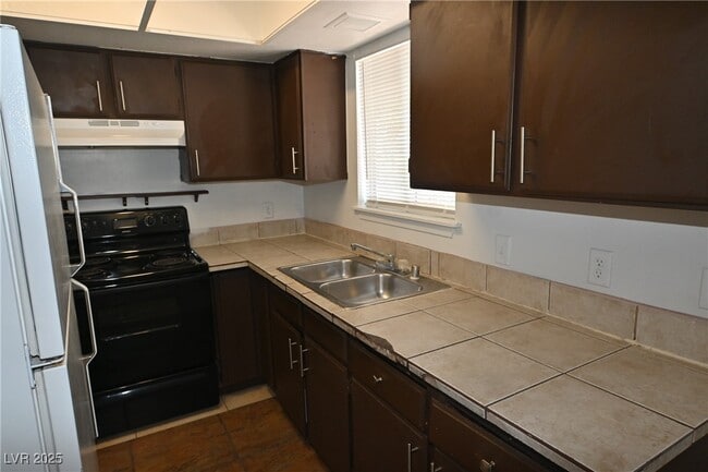 Building Photo - 2301 Stewart Ave Unit D Rental