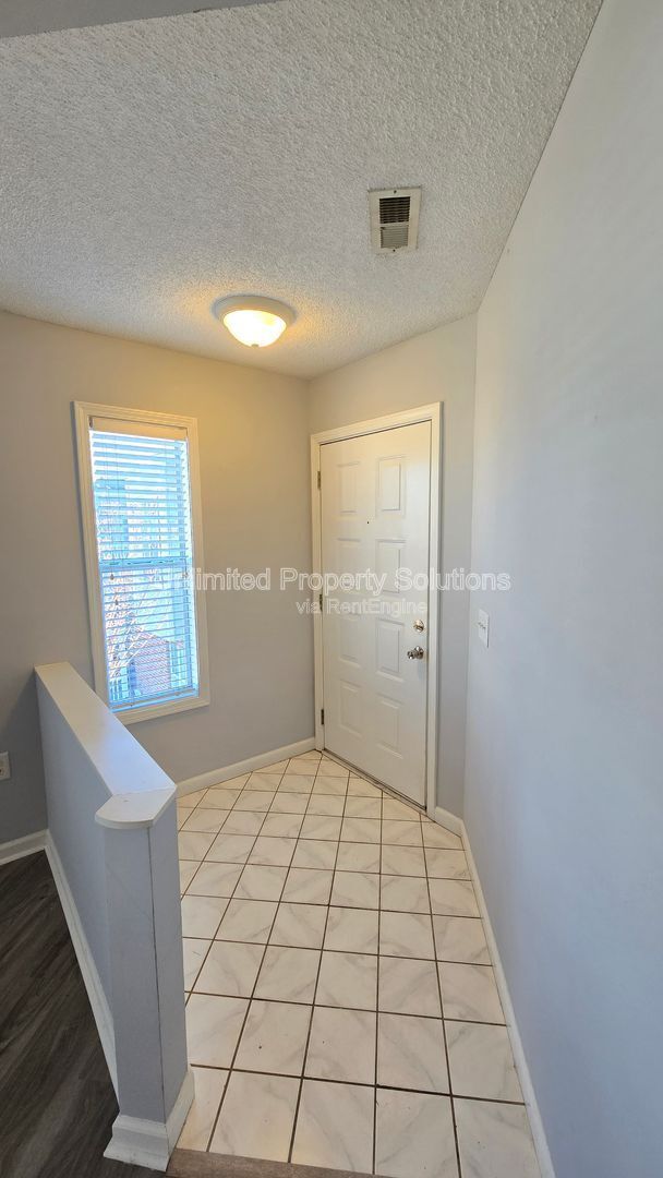 Photo - 4156 Breezewood Dr Unit 202