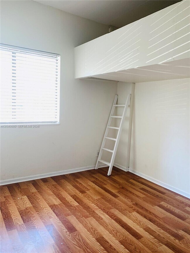 Photo - 2715 Tigertail Ave Unit 109