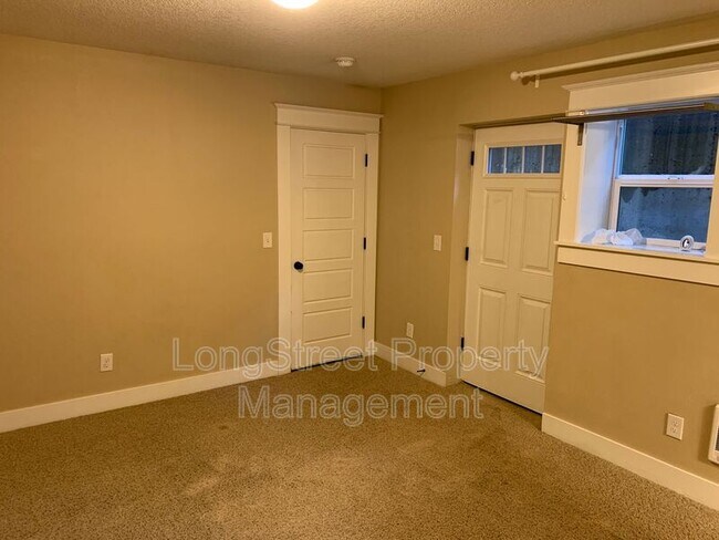 Photo - 532 NE Sumner St Unit B (downstairs)