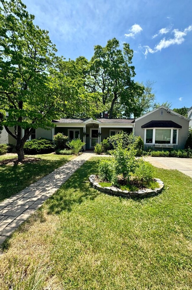 Building Photo - Single Family Home for Rent