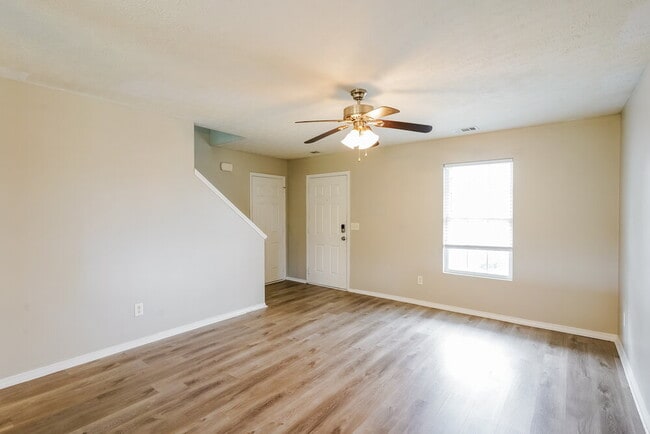 Photo - 2893 Creekbend Dr