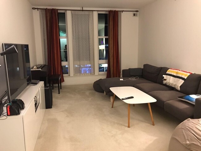 Building Photo - 1388 Broadway Unit 211