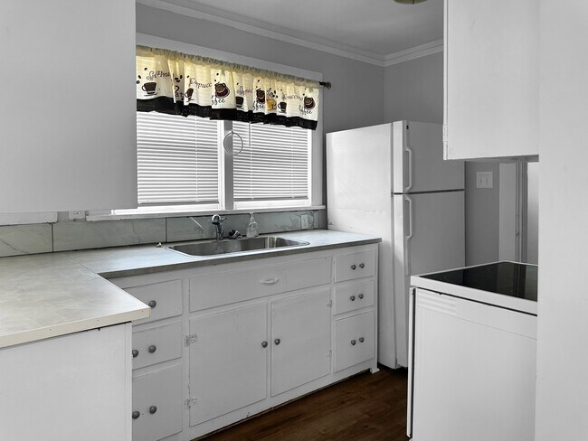 Photo - 322 W Irvine Ave