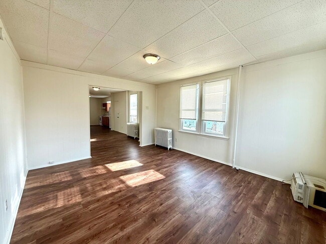 Photo - 305 S Front St