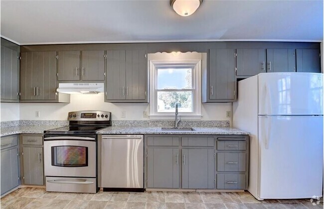 Kitchen / Dining Room - 21 Westerly St Rental