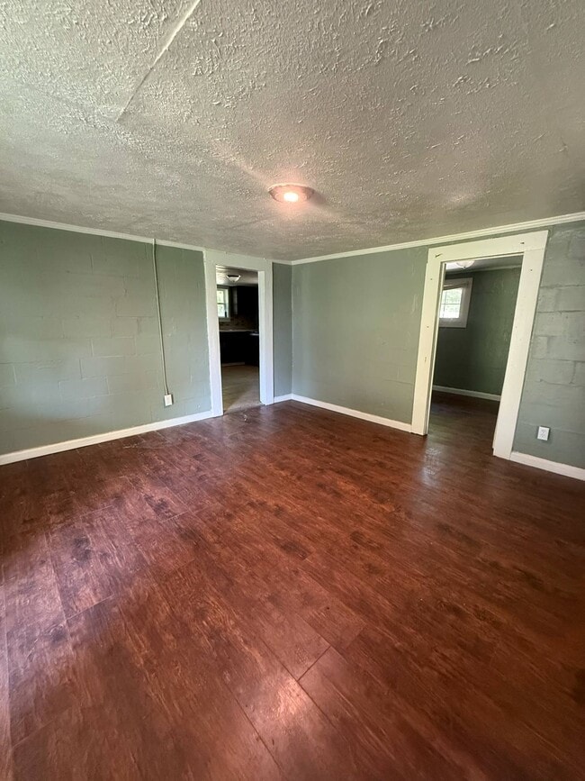 Photo - 1011 1/2 Clydesdale Ave