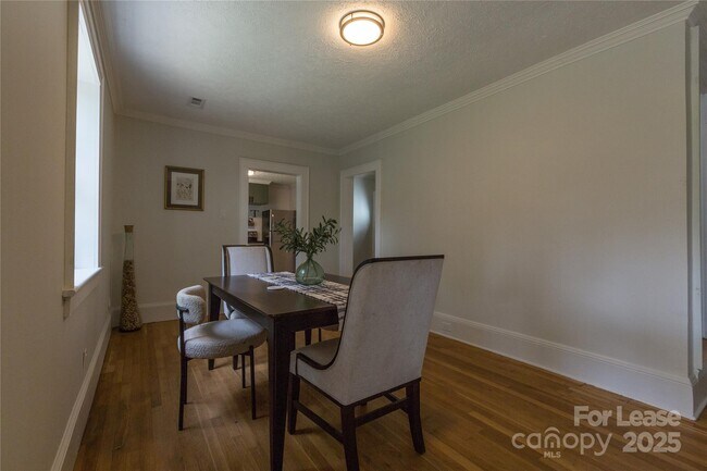 Photo - 516 W King St