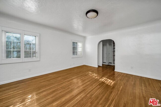 333 S Roxbury Dr