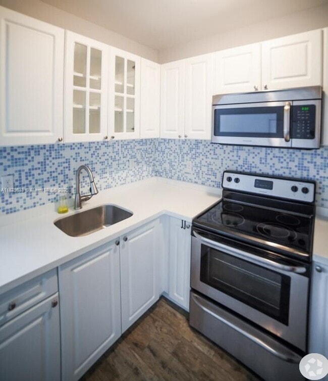 Building Photo - 53 NE 49th St Unit 6 Rental