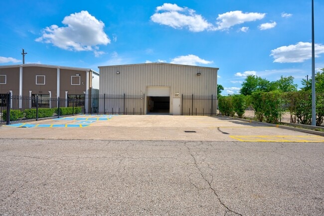 Building Photo - 914 Oak Glen Dr Rental