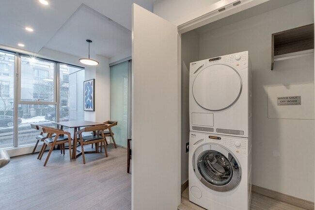 Photo - 1480 Howe St