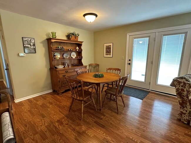 Photo - 101 N East St