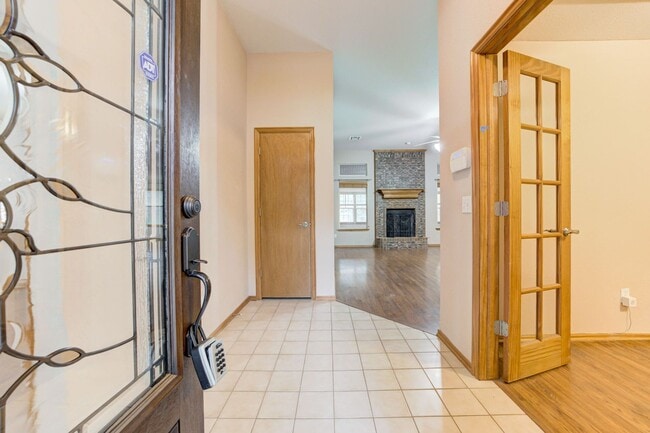 Photo - Beautiful 3x2 with Sunroom in Yukon