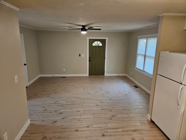 Photo - 678 Young St