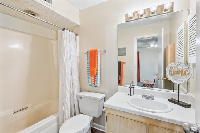 2BR, 2BA - 1,100SF - Primary Bathroom