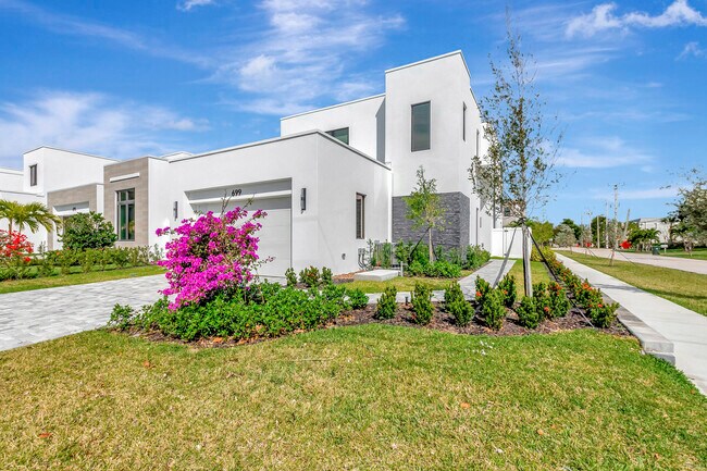 Photo - 699 Kingsbridge St