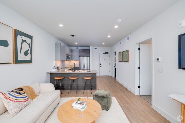 1BR, 1BA - 649SF - Living Room/Kitchen