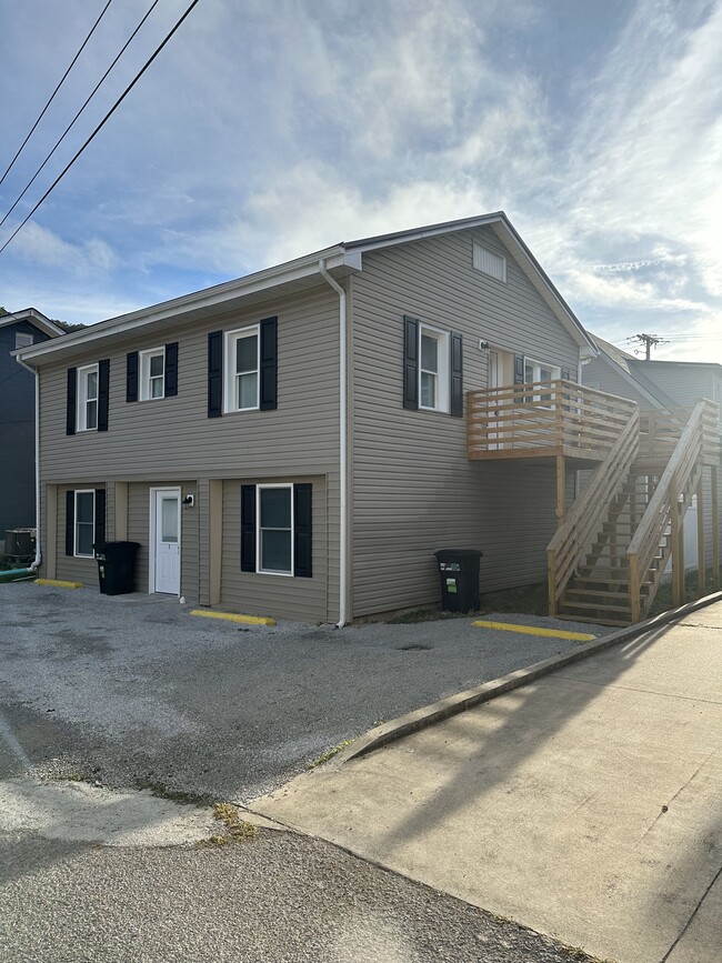 Photo - 107 Violet Aly Apartments Unit 1