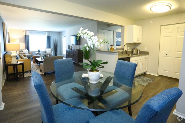 Dining Area in Modern Apartment | The Villas at Main Street | Ann Arbor Apartments - The Villas at Main Street