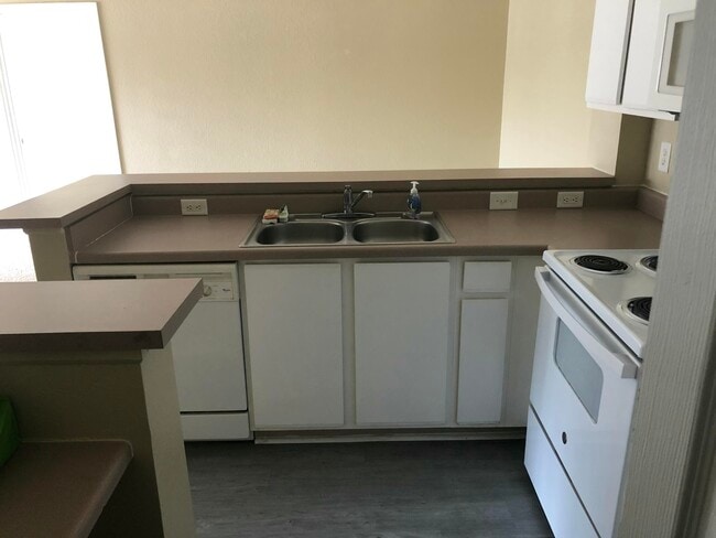 Photo - 181 SW Palm Dr Unit 203