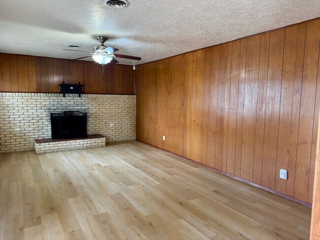 Photo - Centrally Located 3bed 2bath!