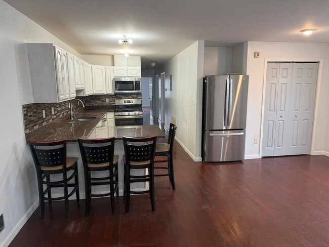 Photo - 183 Hutton St