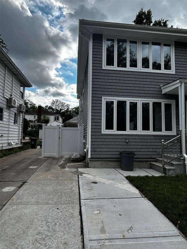 Building Photo - 64-46 217th St Unit 2FL