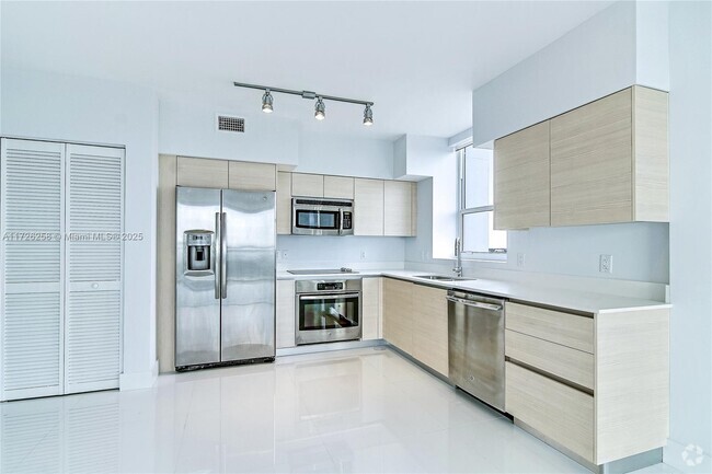 Building Photo - 4250 Biscayne Blvd Unit 1209 Rental