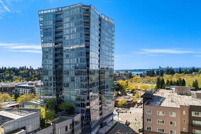 Building Photo - 2Bd/1.75Ba Bellevue Condo Unit 802