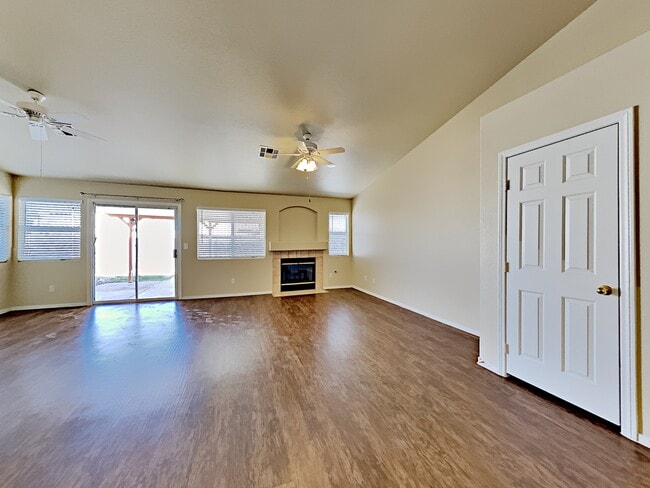 Photo - 918 Blue Arroyo Dr