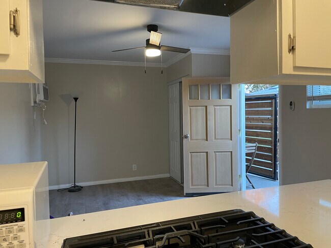 Photo - 603 N Mariposa St Unit A