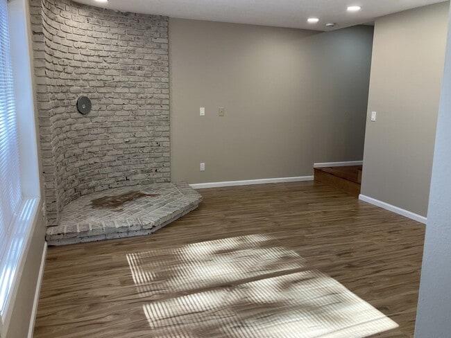Photo - 187-189 Stoneway Dr NW Unit 187