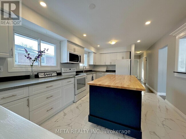 Photo - 1398 Lakefield St