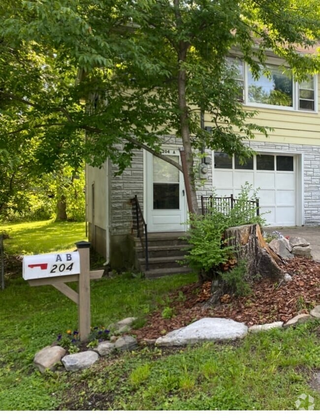 Building Photo - 204 Maple Ave Unit B Rental