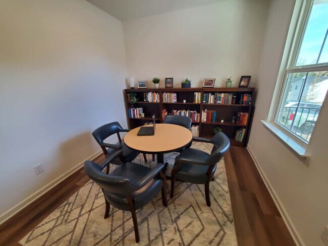 Photo - 2921 Salinger Wy