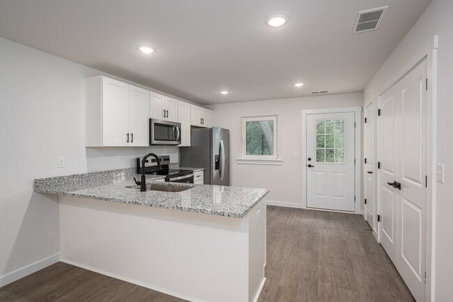 Photo - Live Brand-New in Hickory – Modern 3BR Tow...